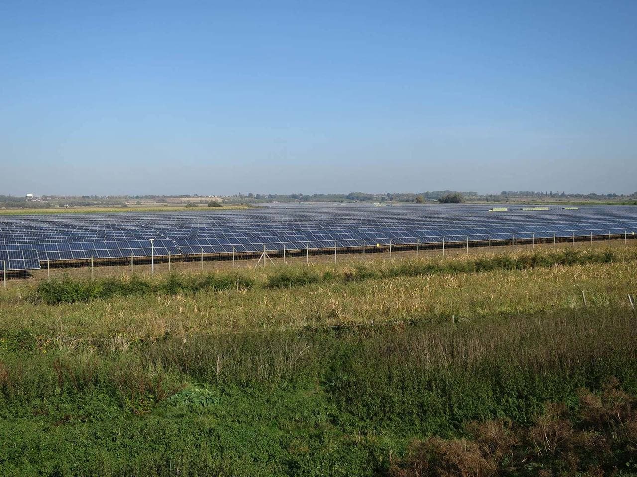UK Solar Farm Approvals: Two Giant Projects Consented in 48 Hours — 950 MW Solar, 650 MW Batteries